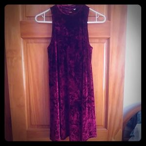 Sleeveless velvety dress